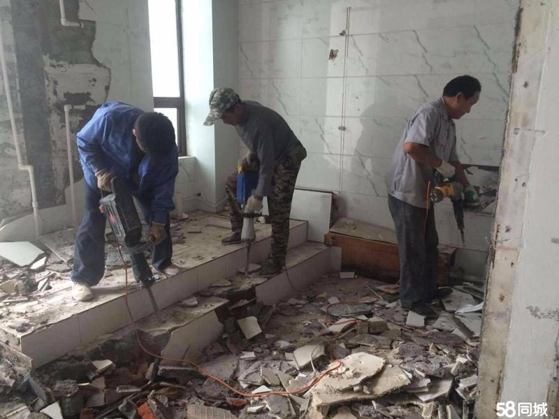 拆建之间：施工队专业拆除技能与安全规范